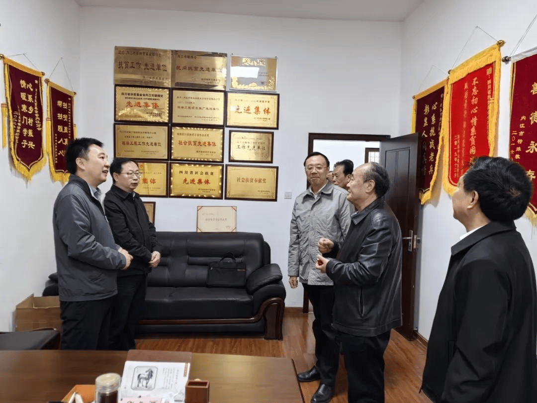 蒋伟副市长一行到市扶贫"两会"视察调研 